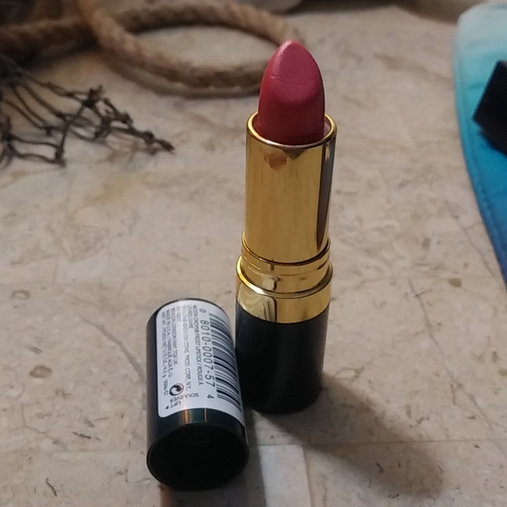 Lipstick - Picture 4 of 6